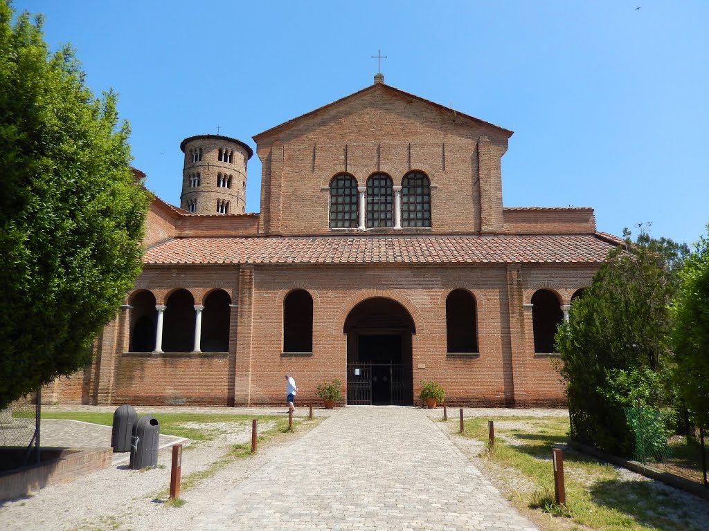 Базилика священномученика Аполлинария в Классах — Basilica di S. Apollinare in Classe